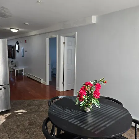 Cozy Nest Getaway Near Boston! Apartment