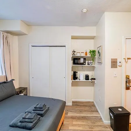 Cozy Near Massart & Longwood, 3-min Walk To T * Boston
