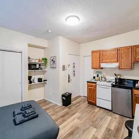 Cozy Near Massart & Longwood, 3-min Walk To T Apartment Boston