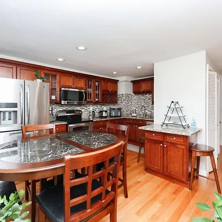 Apartment Eastie Roomy 3br With Easy And Airport Access Boston