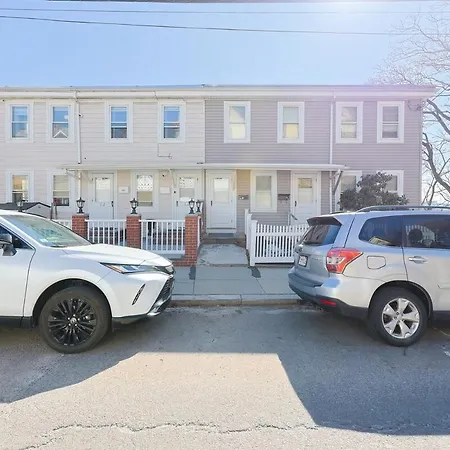 Eastie Roomy 3br With Easy And Airport Access Apartment *