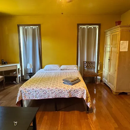 Homestay Beautiful Victorian House,