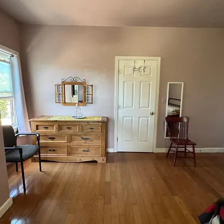 Homestay Beautiful Victorian House, Boston