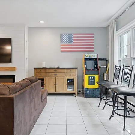 Heart Of Southie - Hot Tub + Walk To Bars Holiday home Boston