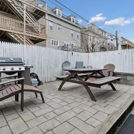 Heart Of Southie - Hot Tub + Walk To Bars Holiday home Boston