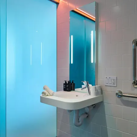 Citizenm Back Bay 4*