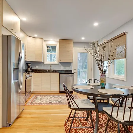 2br Dog-friendly In 2-fam - Comfy Retreat Apartment *