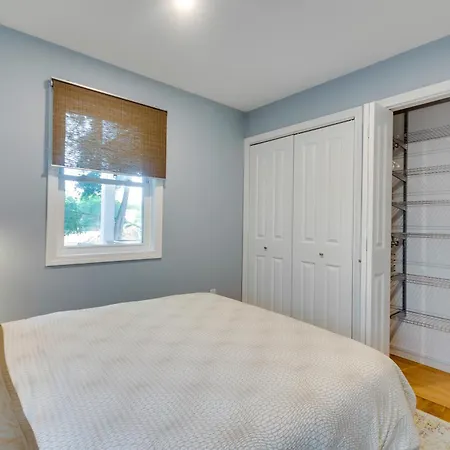 2br Dog-friendly In 2-fam - Comfy Retreat Apartment *