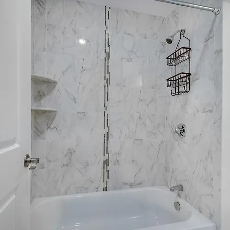 2br Dog-friendly In 2-fam - Comfy Retreat *