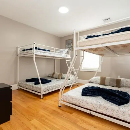 558-2 - Spacious & Modern 3br Near Franklin Park Apartment