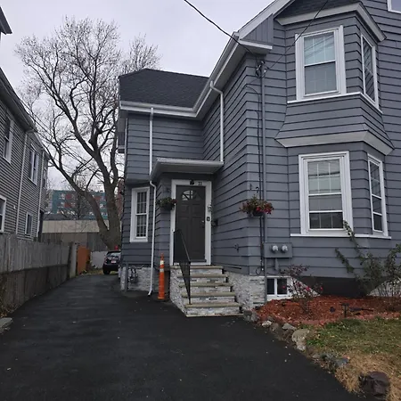 Cozy In Near Beachmont Blue Line Station Revere
