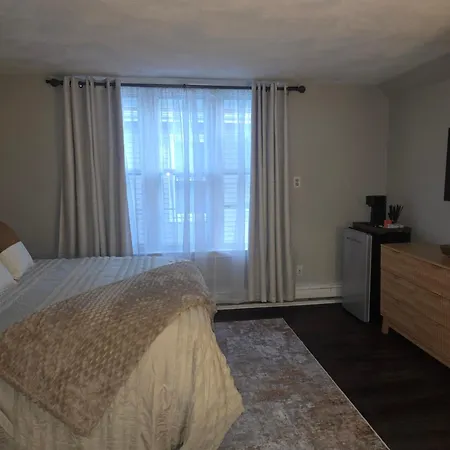 Homestay Cozy In Near Beachmont Blue Line Station Revere