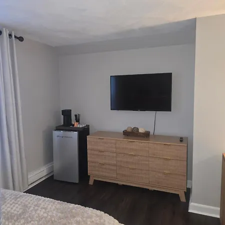 Homestay Cozy In Near Beachmont Blue Line Station *
