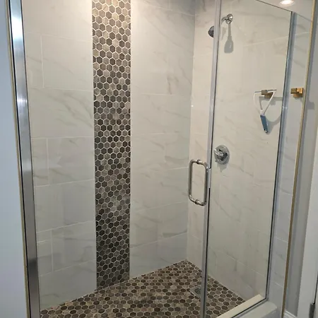 Cozy In Near Beachmont Blue Line Station * Revere