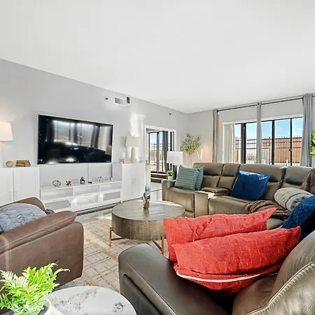 Apartment Luxury Massive Penthouse In Watertown Boston