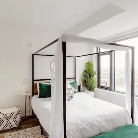 Splendid One-bedroom Sanctuary In Apartment