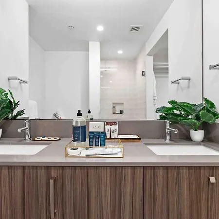 Luxury 2br In Pool Gym * Boston
