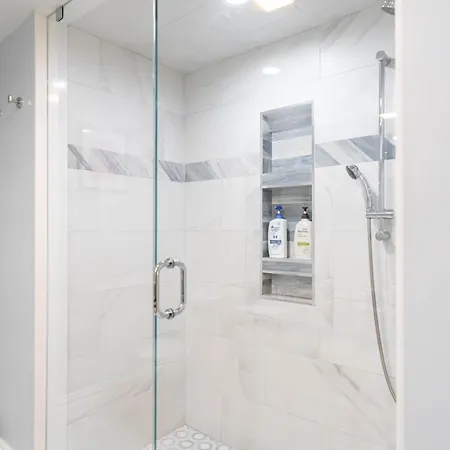 Brownstone Luxury Penthouse Apartment *
