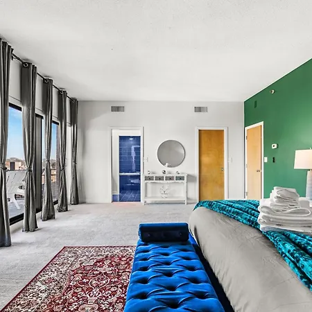 Luxury Massive Penthouse In Watertown *