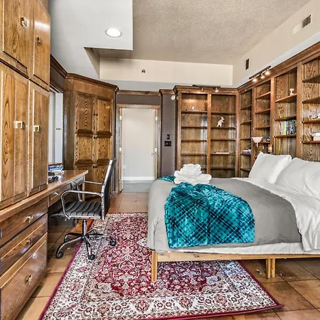 Apartment Luxury Massive Penthouse In Watertown Boston