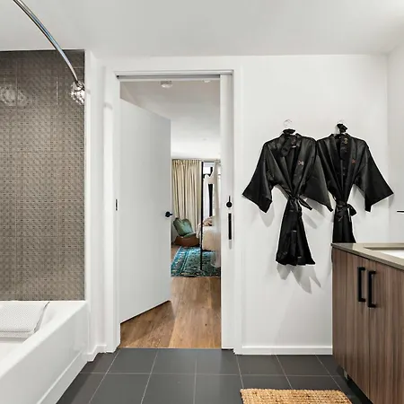 Family In With Pool Gym & Balcony - Perfect Apartment Boston