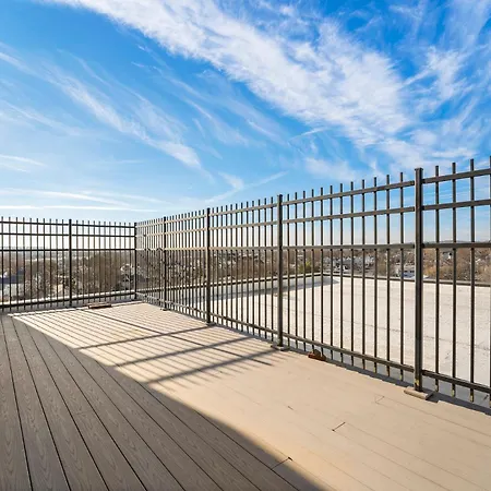 Apartment Luxury Massive Penthouse In Watertown *