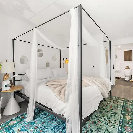 Family With Pool And Gym Exquisite For Families Apartment *