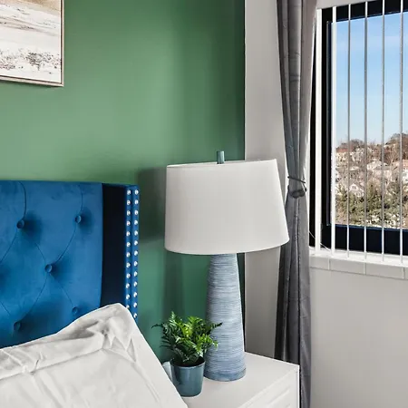 Luxury Massive Penthouse In Watertown Apartment *
