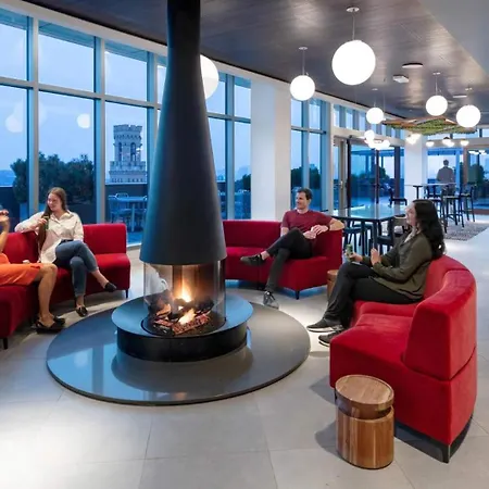 Cozy Family In With A Pool And Gym