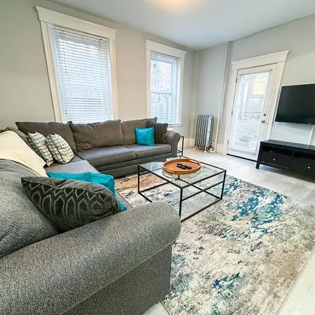 Apartment Spacious 3bed, 2bath, Near Hospitals & Transports *