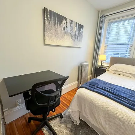 Spacious 3bed, 2bath, Near Hospitals & Transports Apartment *