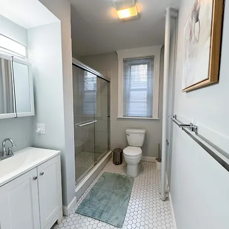 Spacious 3bed, 2bath, Near Hospitals & Transports Brookline