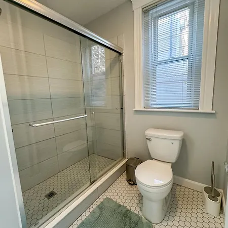 Spacious 3bed, 2bath, Near Hospitals & Transports Apartment