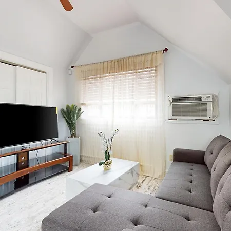 Holiday home 3 Mi To Franklin Park Zoo! Bright Residential