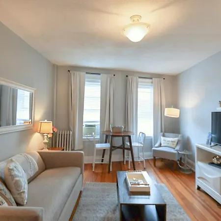Apartment Bright City-view By Public Transport