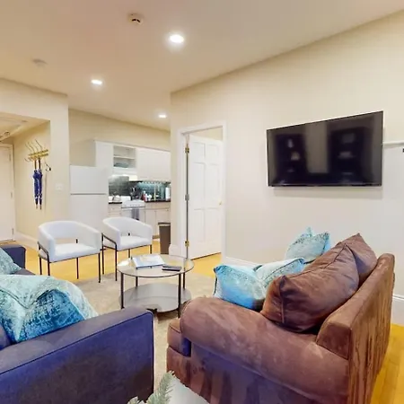Apartment 2 Bedroom Unit In The Heart Of Back Bay Boston