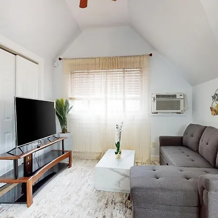 Holiday home 3 Mi To Franklin Park Zoo! Bright Residential