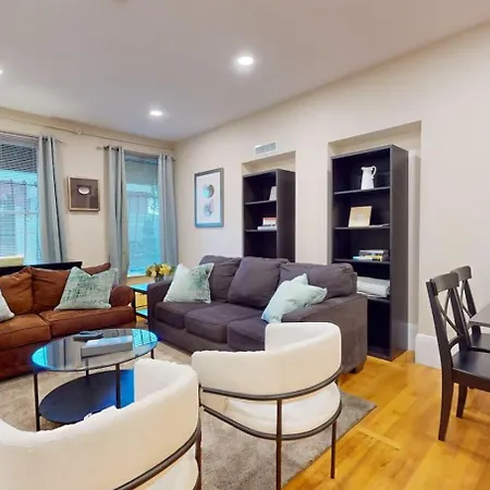 2 Bedroom Unit In The Heart Of Back Bay
