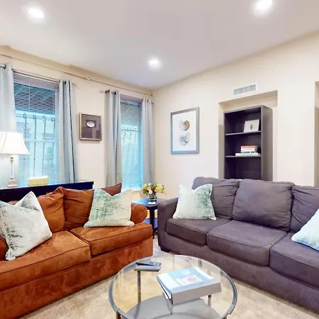 Apartment 2 Bedroom Unit In The Heart Of Back Bay