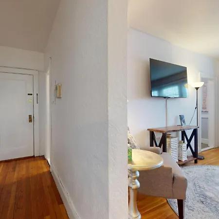 Steps To Public Transport, Coll, Roof Deck Apartment