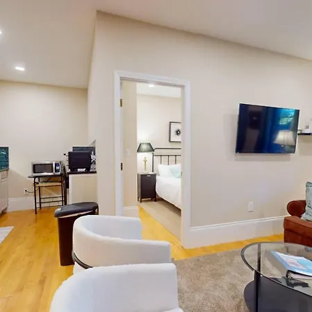 2 Bedroom Unit In The Heart Of Back Bay Boston