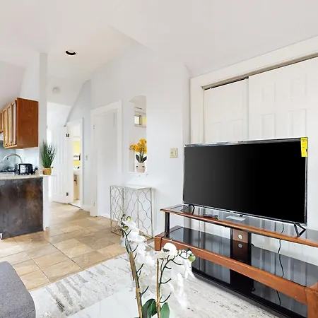 Holiday home 3 Mi To Franklin Park Zoo! Bright Residential Boston