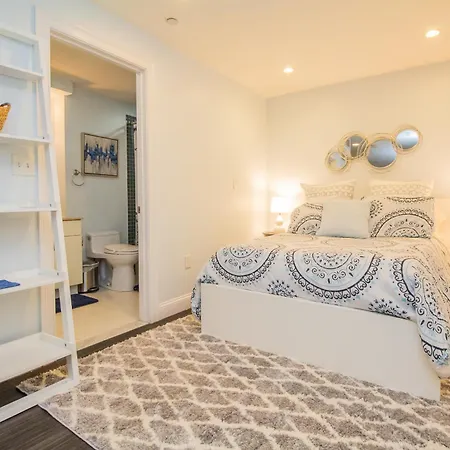 Renovated Studio, Steps To Mgh, Suffolk, Sleeps 4 Apartment Boston