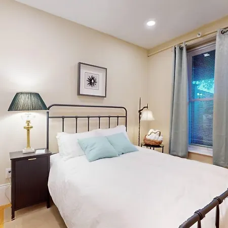 2 Bedroom Unit In The Heart Of Back Bay Apartment Boston