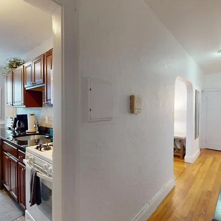 Apartment Steps To Public Transport, Coll, Roof Deck *