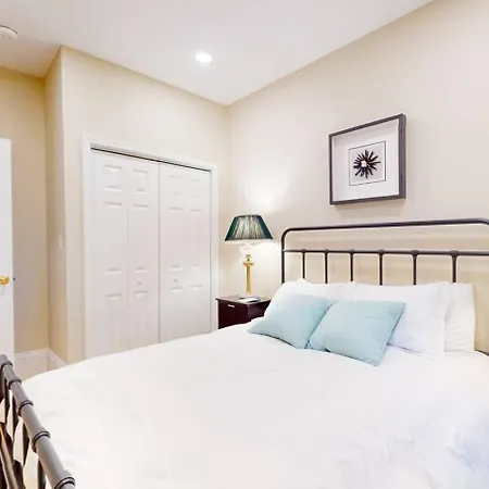 2 Bedroom Unit In The Heart Of Back Bay Apartment Boston