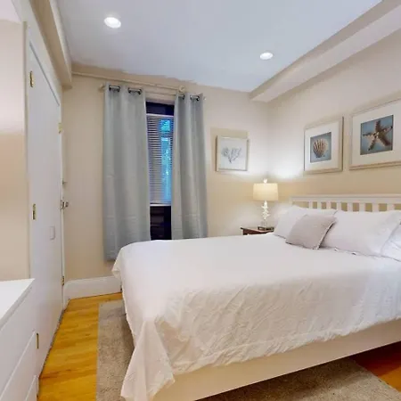 Apartment 2 Bedroom Unit In The Heart Of Back Bay *
