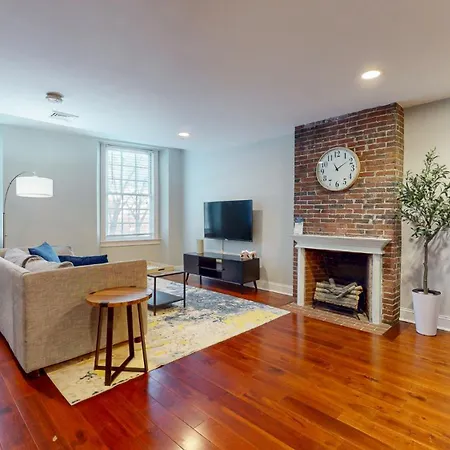 Roomy 1-bedroom - Faneuil Hall And Quincy Market *