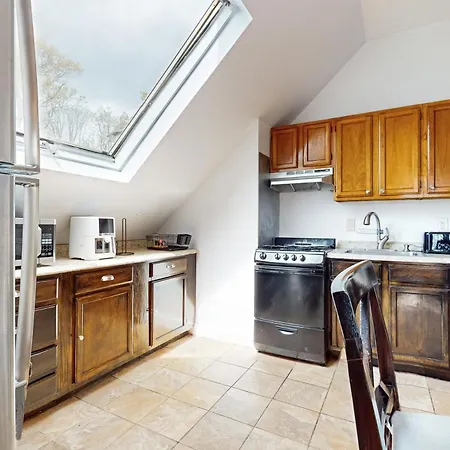 Holiday home 3 Mi To Franklin Park Zoo! Bright Residential