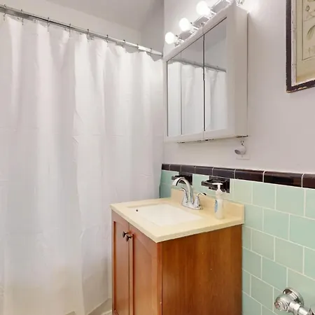 Apartment Steps To Public Transport, Coll, Roof Deck *